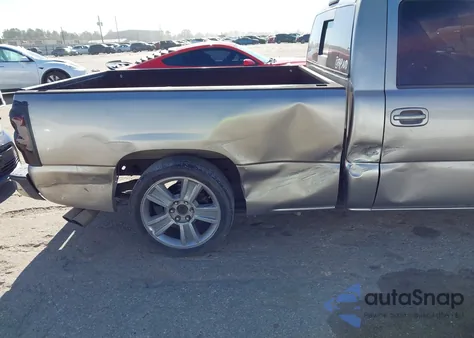 2002 Chevrolet Silverado 1500 z USA, uszkodzony, nr VIN 1GCEC14V22Z105355